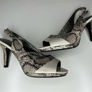 Bandolino Slingback Heel Snakeskin Design Off White/Gray/Black  Size 6 1/2